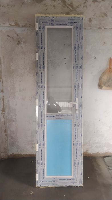 Новая пластиковая дверь