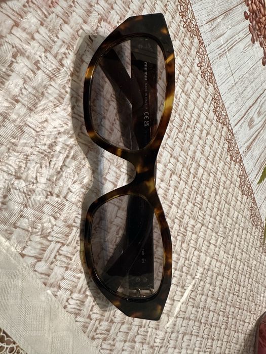 Продавам слънчеви очила Miu Miu
