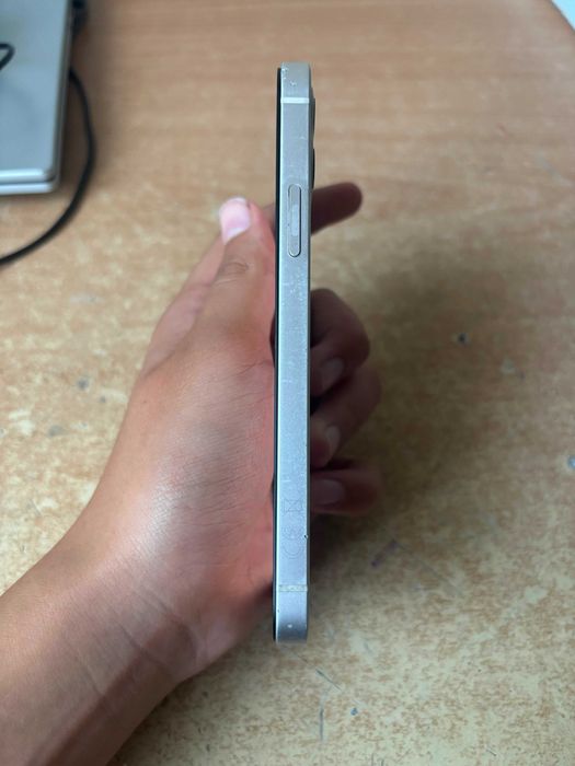 Продам айфон 12 IPhone 12