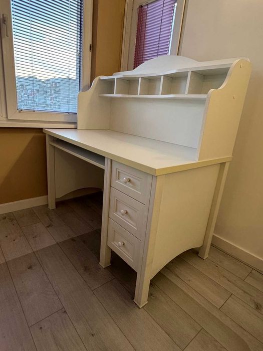 Продавам БЮРО - Бяло