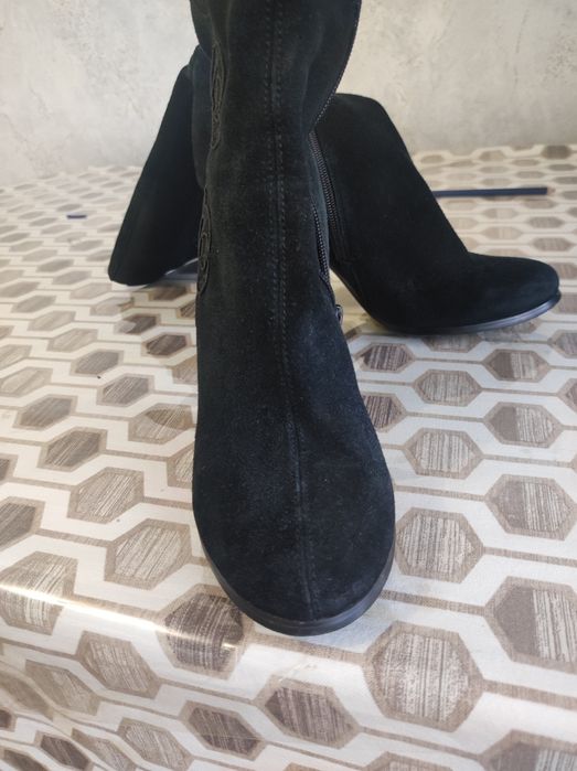 Продам демисезонные сапоги