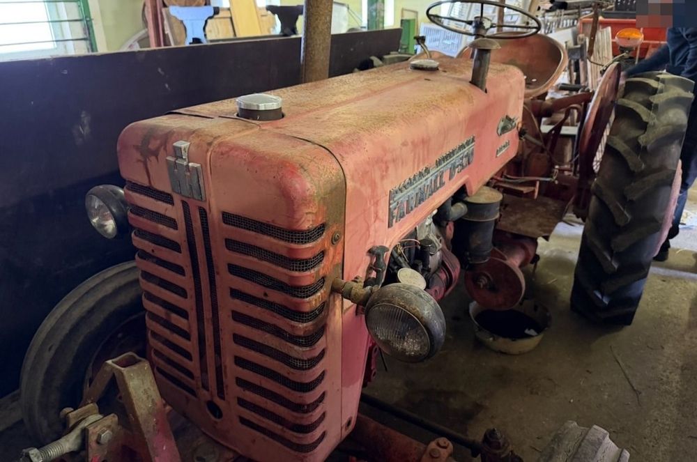 Tractor 45 Cp și remorca