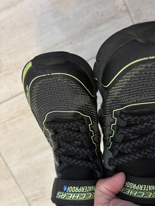 Ghete adidas si skechers 32