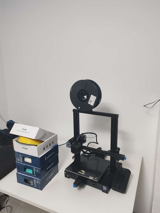 Imprimanta 3D CREALITY ENDER-3 V2 + 4 role de filament desigilate