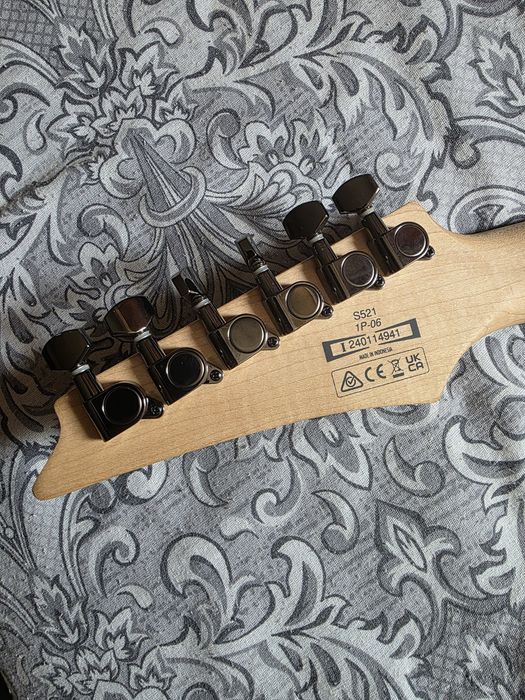 Електрическа китара Ibanez S521