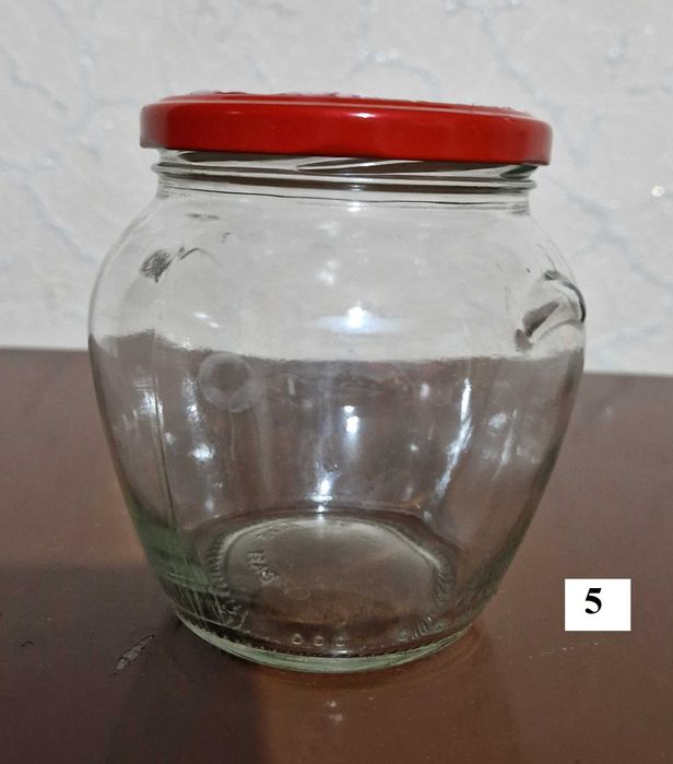 Буркани с капачка на винт