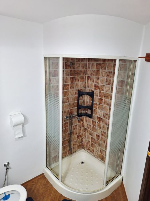 Închiriez apartament