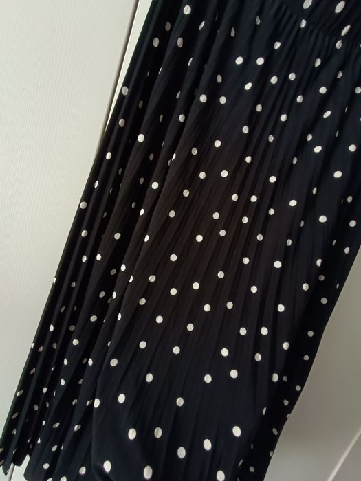 Черна плисирана пола на бели точки Cropp р-р L/ XL