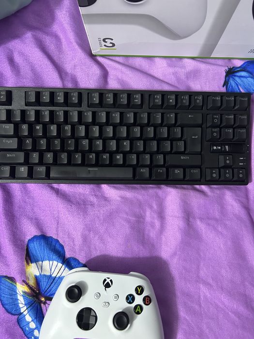 Vand xbox seria s perfect functional+tastatura si controller