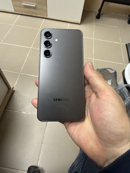 Samsung Galaxy S24 5 G 8/128gb - отличен