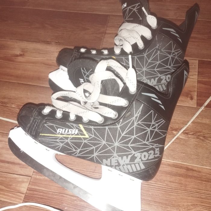 Продам хоккейные коньки хоккейные