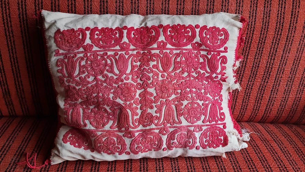 Lot Perne decorative vintage cu broderie tradițională, stil Matyó, Tra