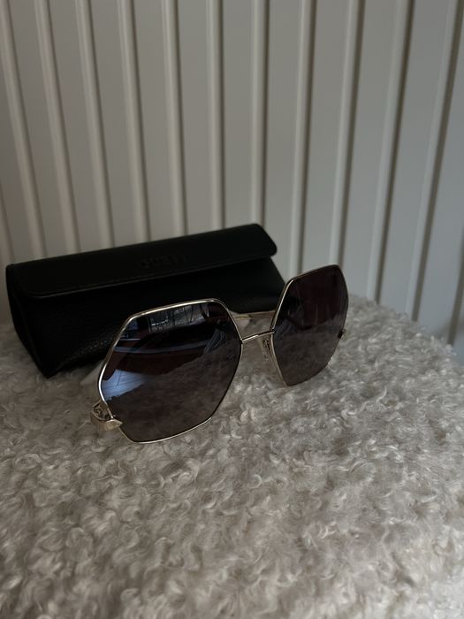 Слънчеви очила на Guess с кутия