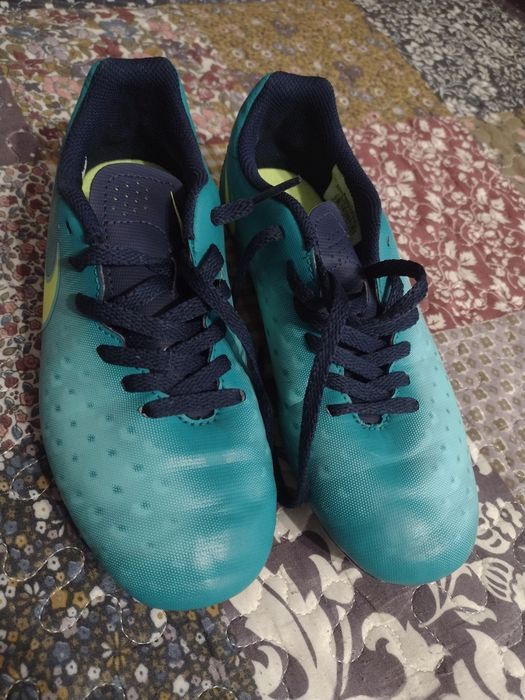 Детски футболни обувки Найк- бутонки- 34, Адидас стоножки - 33