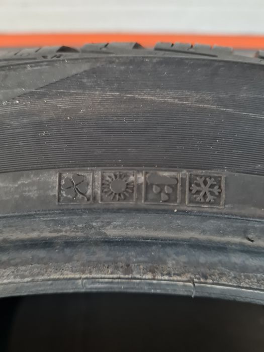 Всесезонни гуми 2 броя VREDESTEIN QutracPro 235 40 R19 дот 4520