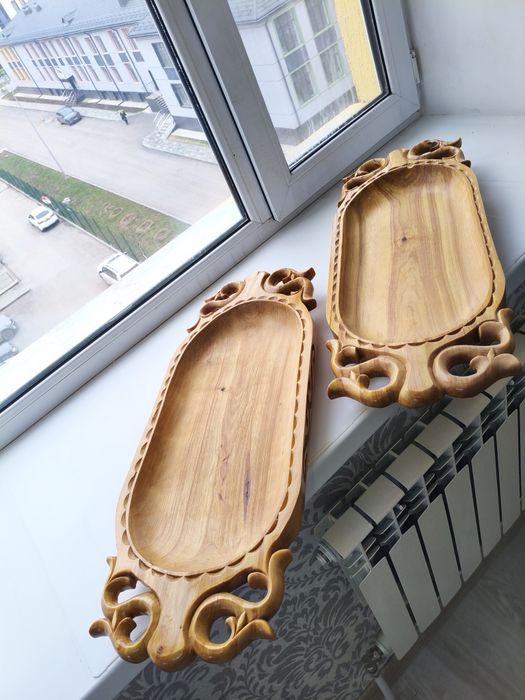 Екі ағаш табақ сатылады