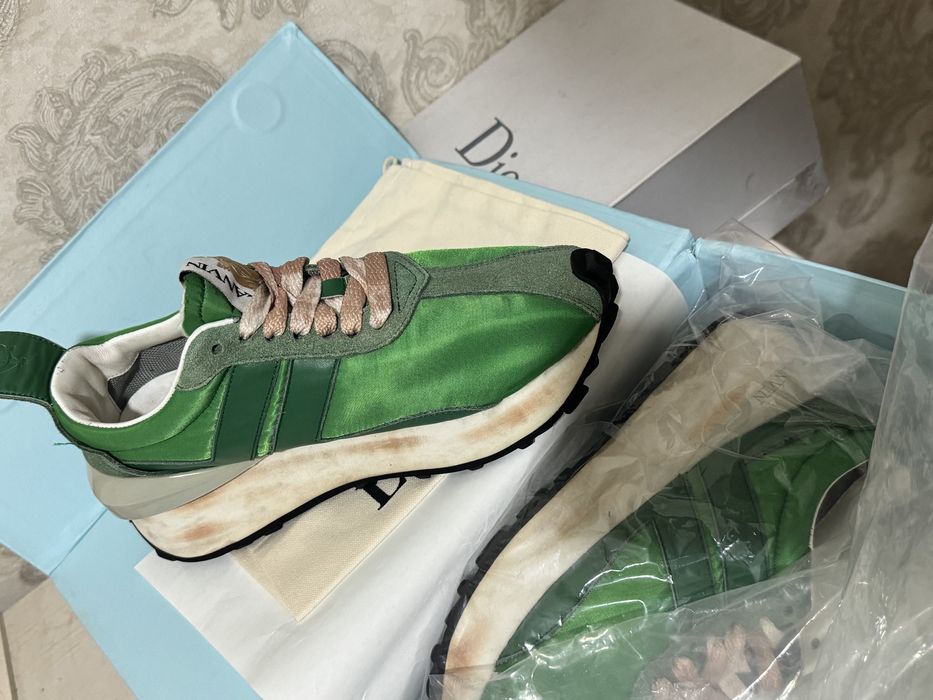 Кроссовки продам