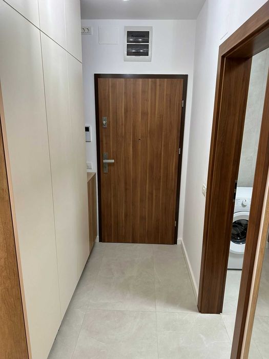 Inchiriez apartament cu 2 camere, nou