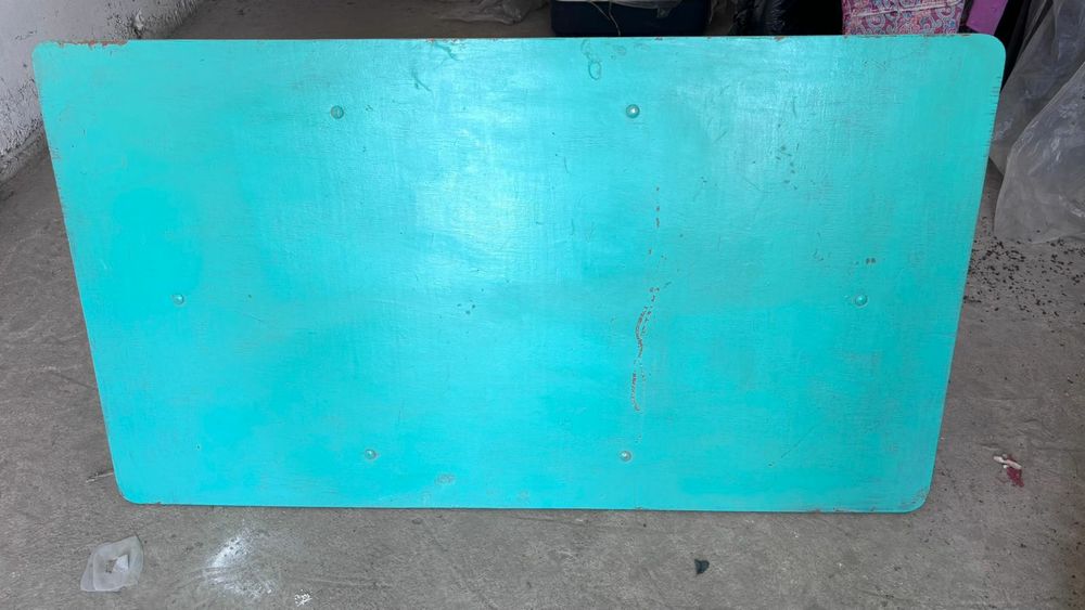 Стол. Дешево. Срочно.