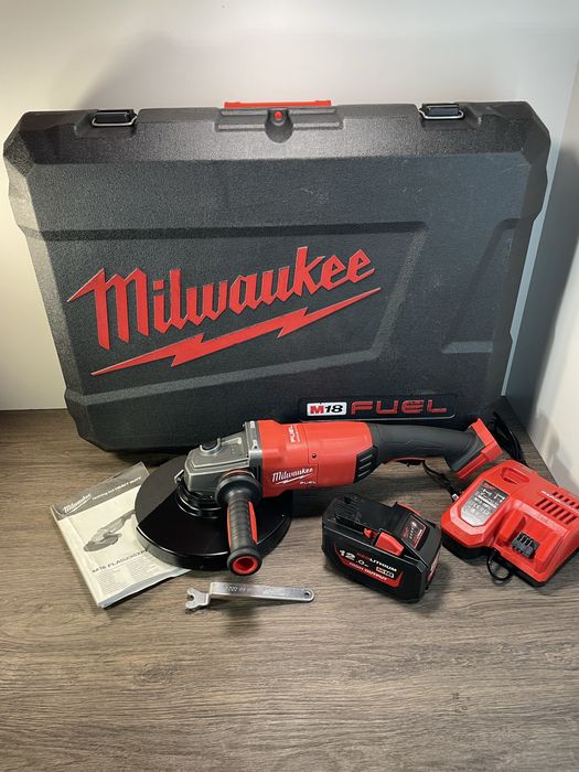 Vând Flex Milwaukee cu disc de 230 mm