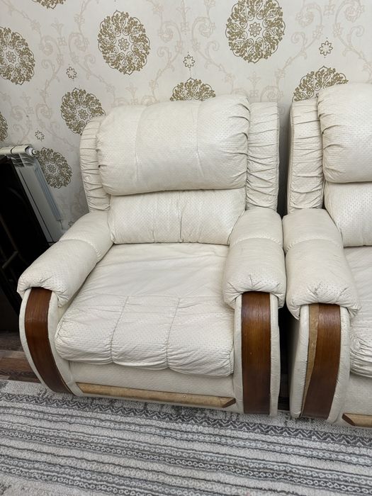 Диван с креслом продам срочно