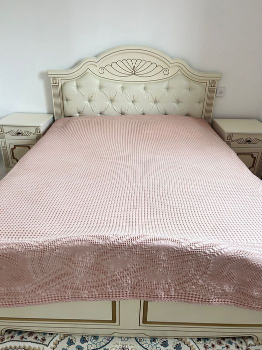 Кровать, бальные платье сатылады