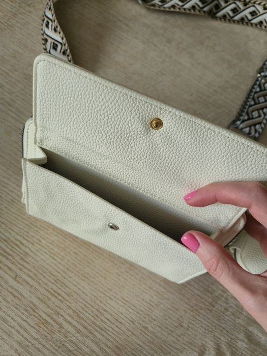 Бяла чанта тип портфейл