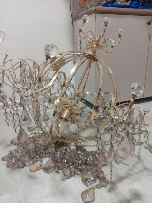 Люстра в хорошем состоянии