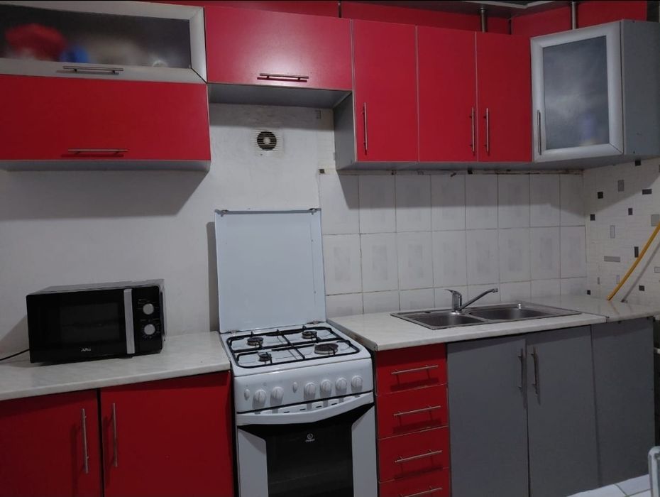 Кухонный гарнитур рабочем состаяние ,