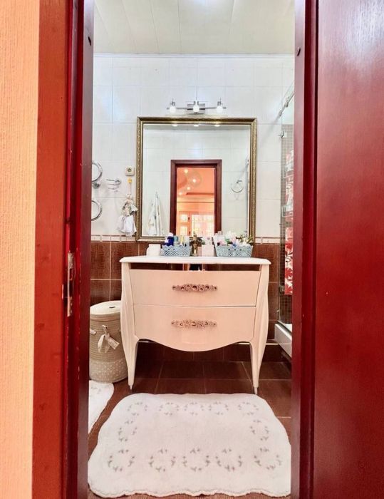 Срочно! Квартира на Ойбек-Шох мед центр 4*5/7/9 общ пл 182м Банковская