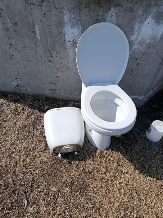 Унитаз б.у в хорошем состояний