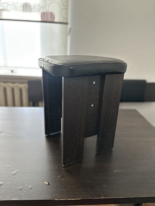 Продам срочно стол