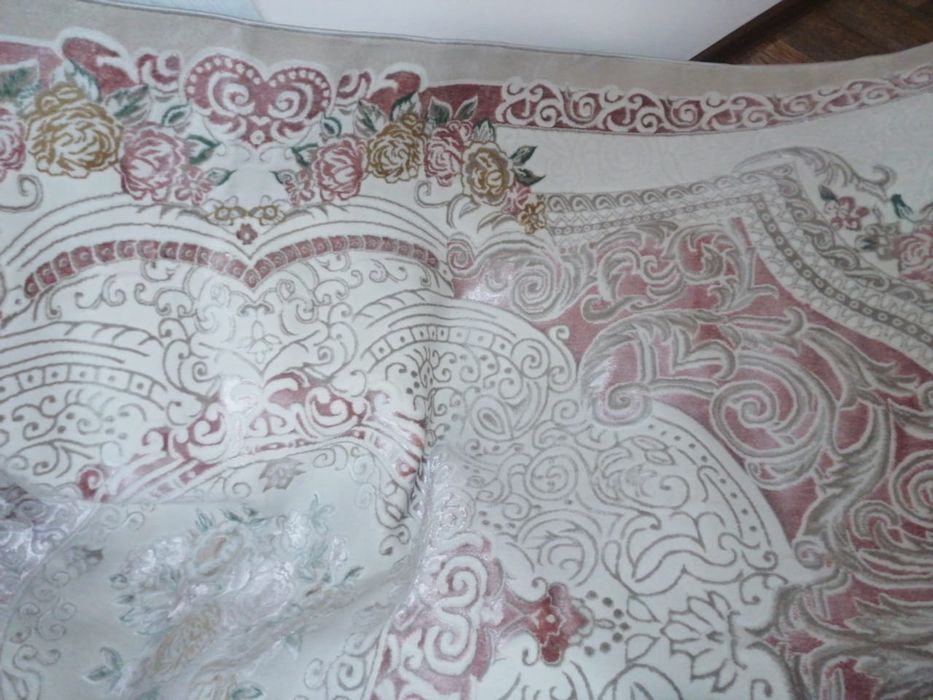 Новый шёлковый ковёр