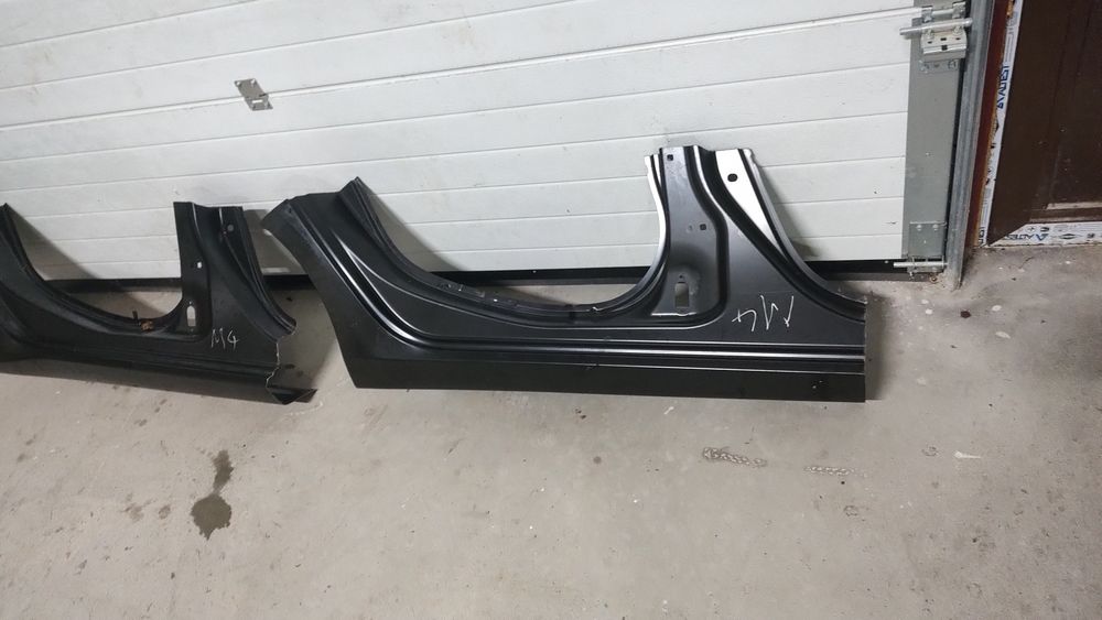 Prag dreapta Megan 4 Sedan , berlina