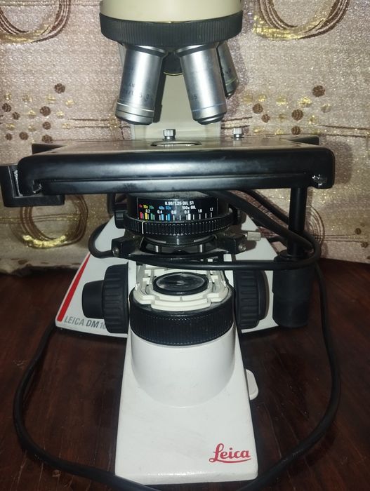 Продается  микроскоп Leica DM1000