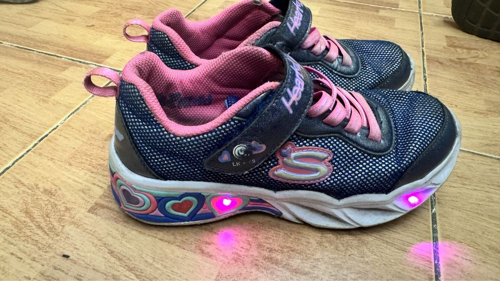 Кроссовки для девочки Skechers,размеры 35,22