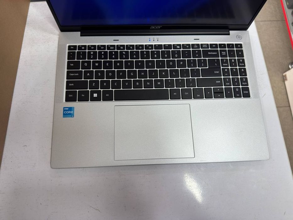 Acer core i3-1305U ddr5 8/256 SSD holati yangidan farqi yoq