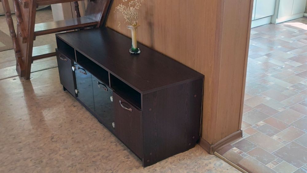 Продам тумбу под телевизор