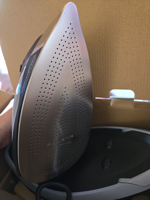 Statie de calcat Rowenta Freemove Force fara fir