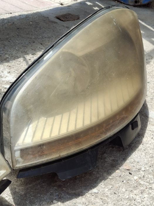 Фарове за citroen c4 grand picasso 2009