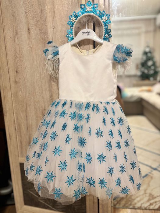 Продам платье снежинка