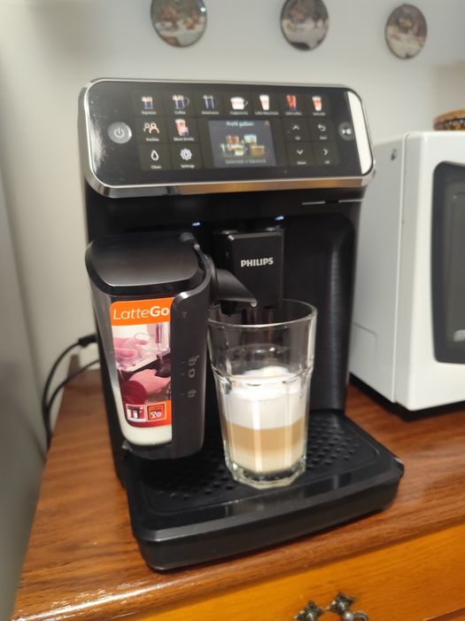 Aparat de cafea Philips 5500 ( espresso/ expresor)