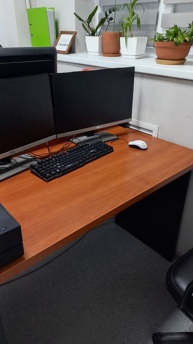 Офисный стол со шкафом