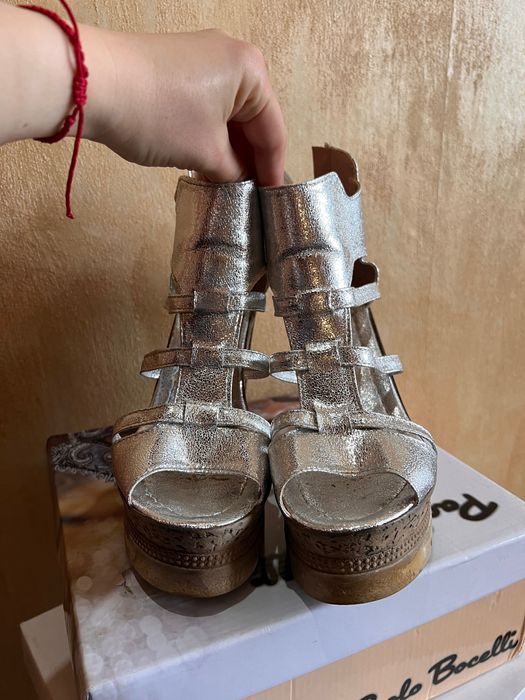 Сандали на платформа