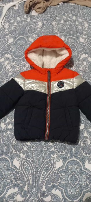Geaca de iarna baieti, marime 86 C&A, albastru cu rosu
