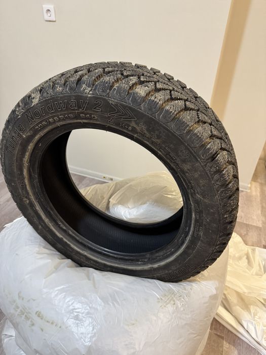 Зимние шины 205/55/16 почти новые!
