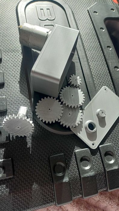 Кутия - редуктор със зъбни колела от пластмаса