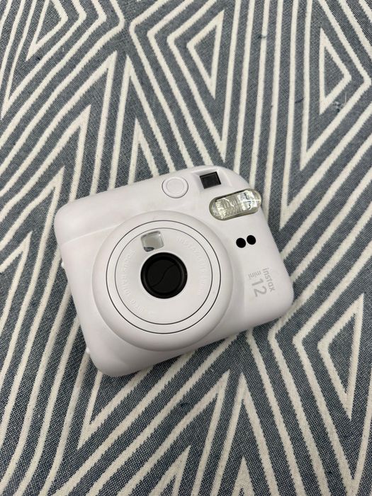 Продается Instax mini 12