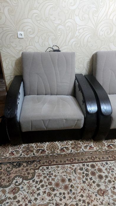 Продам диван с креслами