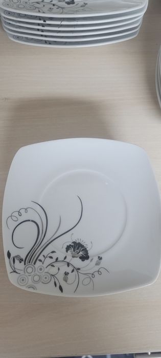 Set de vesela 24/48 bucăți.